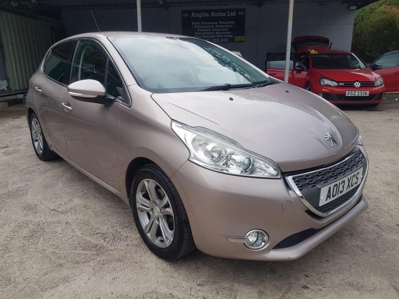 PEUGEOT 208 1.2 VTi Allure Euro 5 5dr